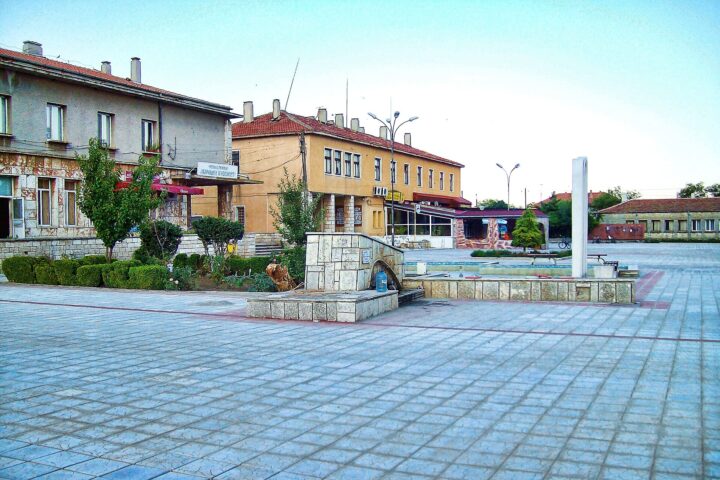Площадът на село Българево