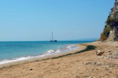 Брегът край село Божурец
