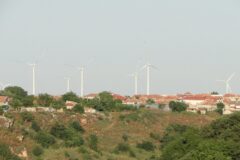 Ветрогенератори в полето край Каварна